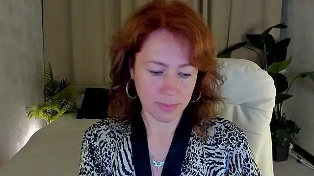 Snapshot of LeticiaRomano chatting on June 8, 4:02 am LeticiaRomano online show from June 8, 4:02 am