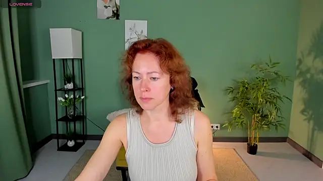 Snapshot of LeticiaRomano chatting on June 19, 4:06 am LeticiaRomano online show from June 19, 4:06 am