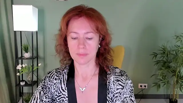Snapshot of LeticiaRomano chatting on July 6, 3:58 am LeticiaRomano online show from July 6, 3:58 am