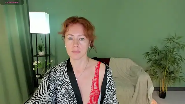 Snapshot of LeticiaRomano chatting on July 7, 7:23 am LeticiaRomano online show from July 7, 7:23 am