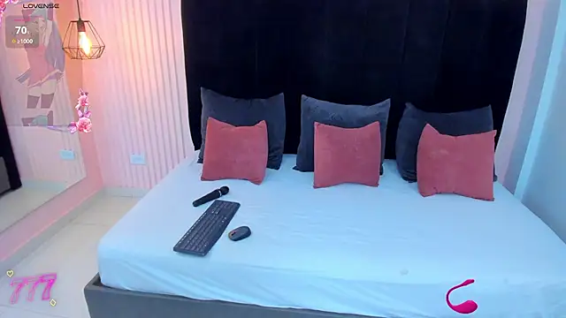 Snapshot of luna_veega chatting on July 12, 7:27 pm luna veega online show from July 12, 7:27 pm