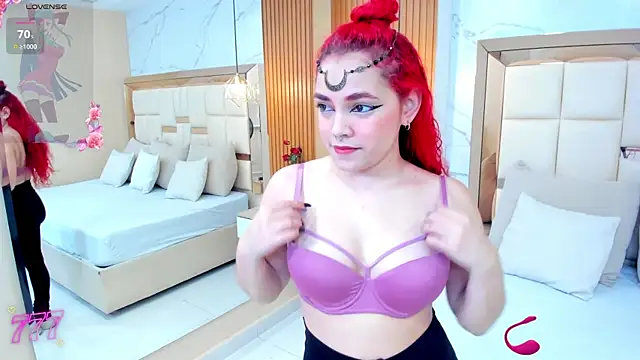 Snapshot of luna_veega chatting on July 27, 5:09 pm luna veega online show from July 27, 5:09 pm