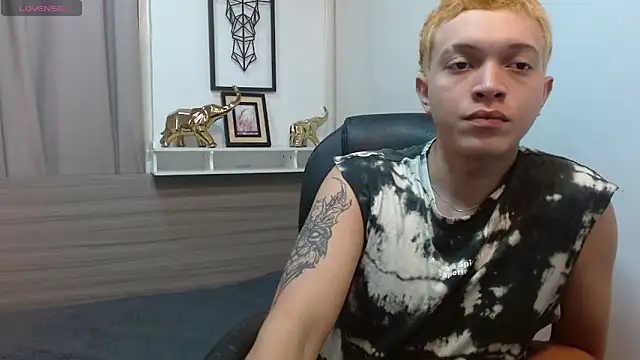 AllanVicent online show from March 13, 2:23 pm