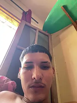 Snapshot of Carlitosd14 chatting on March 10, 5:40 pm Carlitosd14 online show from March 10, 5:40 pm