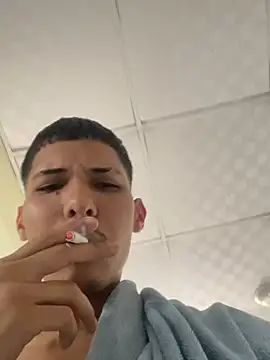 Snapshot of Carlitosd14 chatting on March 24, 6:02 pm Carlitosd14 online show from March 24, 6:02 pm