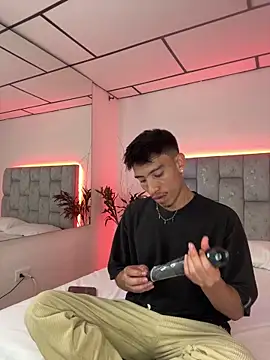 AndyRush   online show from March 15, 4:07 am