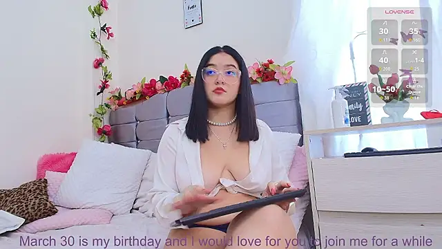 Isabella Roses  online show from March 21, 9:40 pm