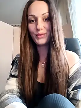LunaCrystall online show from April 22, 3:35 pm