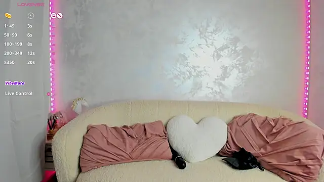 Snapshot of IvyTease_ chatting on May 20, 6:19 am IvyTease online show from May 20, 6:19 am