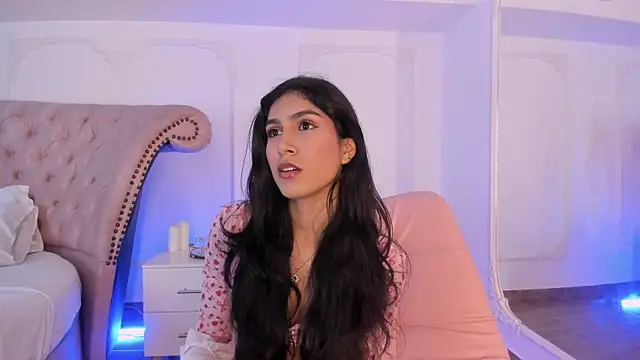 LucianaBlanco  online show from June 15, 8:44 pm