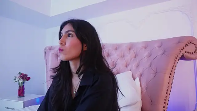 Snapshot of LucianaBlanco_ chatting on July 19, 3:05 pm LucianaBlanco online show from July 19, 3:05 pm