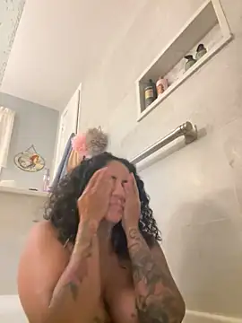 LatinaLoka online show from March 11, 2:39 am