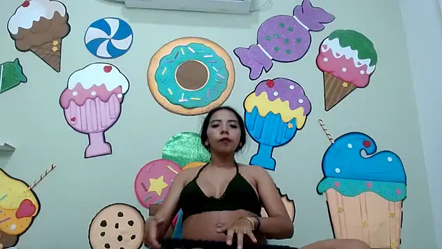 erikaskinny18 online show from May 28, 8:39 pm