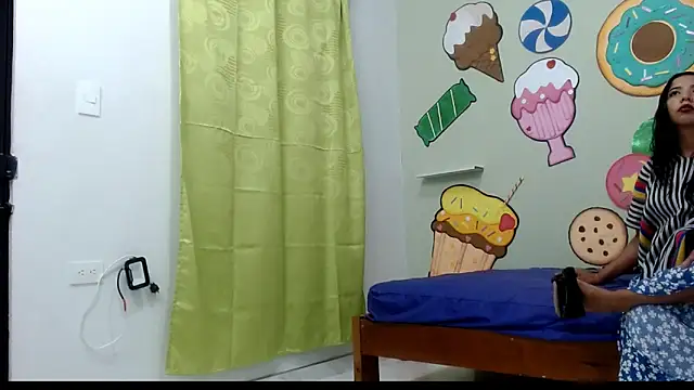 erikaskinny18 online show from June 10, 7:24 pm