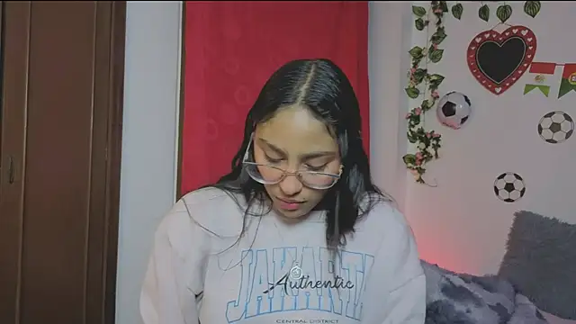PaulaCutexs online show from July 1, 4:25 am