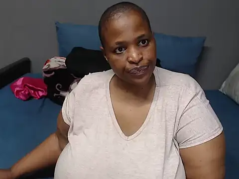 Bustydiva83 online show from June 19, 9:18 pm