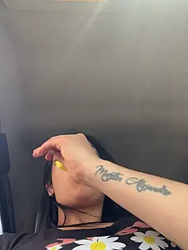 Snapshot of leila_moretti chatting on April 1, 7:11 pm leila moretti online show from April 1, 7:11 pm