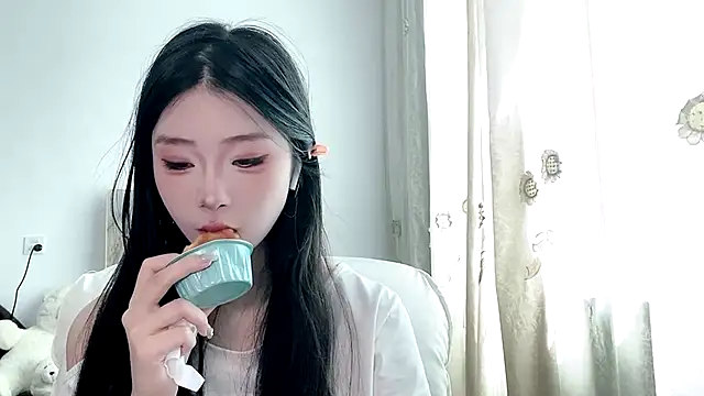 yiyibaby2026 online show from May 5, 2:52 am