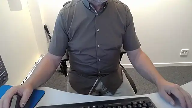 Snapshot of Buggemann chatting on July 2, 3:23 am Buggemann online show from July 2, 3:23 am