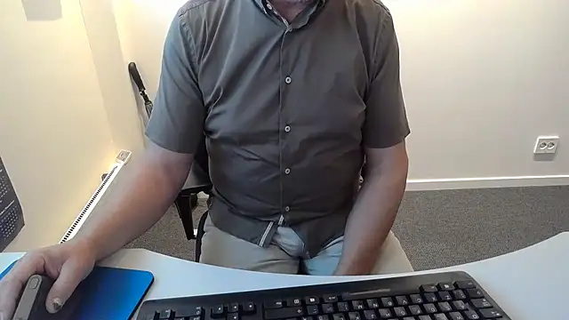Snapshot of Buggemann chatting on July 3, 3:13 am Buggemann online show from July 3, 3:13 am
