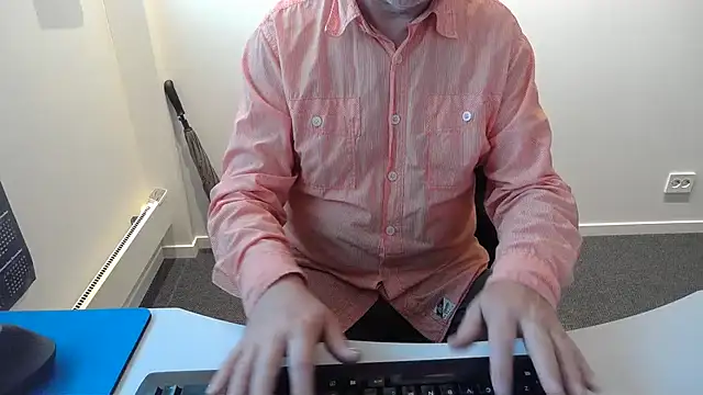 Snapshot of Buggemann chatting on July 7, 3:09 am Buggemann online show from July 7, 3:09 am