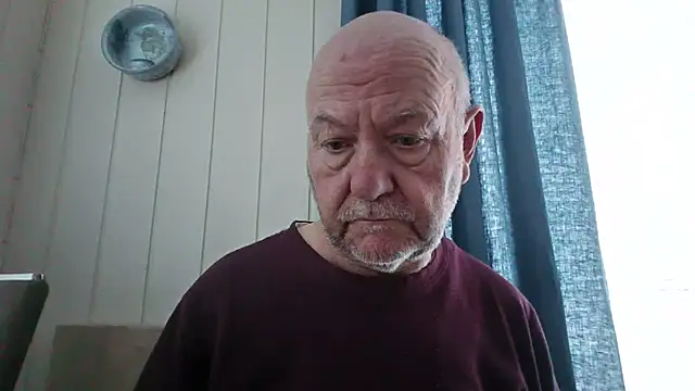 Snapshot of Buggemann chatting on July 10, 4:28 am Buggemann online show from July 10, 4:28 am