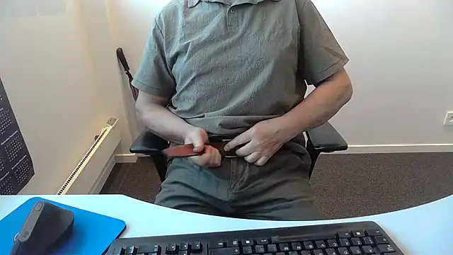 Snapshot of Buggemann chatting on July 13, 4:26 am Buggemann online show from July 13, 4:26 am