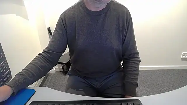 Snapshot of Buggemann chatting on July 29, 3:04 am Buggemann online show from July 29, 3:04 am