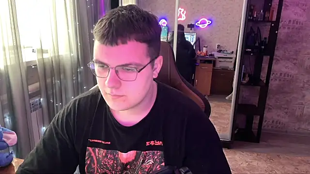 EricKnight1 online show from March 18, 12:19 pm