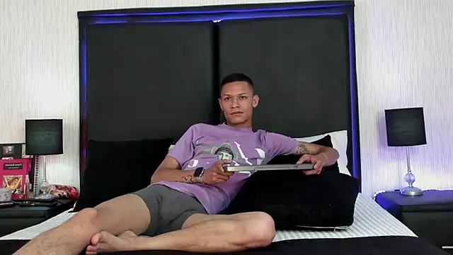 TadeoFostter online show from March 17, 11:46 am