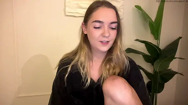 RoxyWet online show from May 31, 12:23 pm