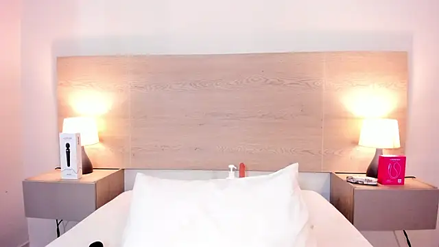 Snapshot of isabellathomass chatting on July 23, 1:58 am isabellathomass online show from July 23, 1:58 am