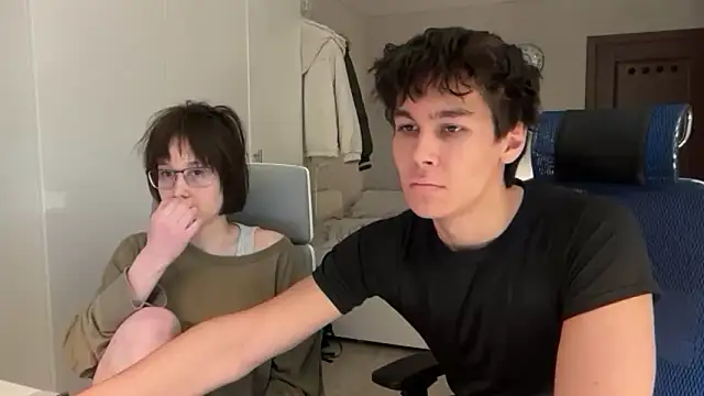 Snapshot of NanaVeel chatting on March 30, 5:19 am NanaVeel online show from March 30, 5:19 am