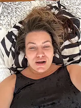 SweetCurvess online show from May 5, 7:38 am