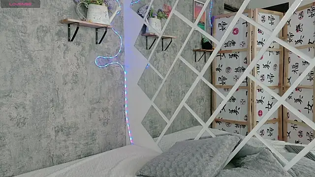 Snapshot of Sophia_xoxo1 chatting on May 19, 4:35 pm Sophia xoxo1 online show from May 19, 4:35 pm