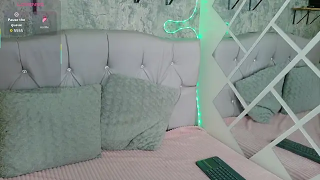 Snapshot of Sophia_xoxo1 chatting on May 26, 2:57 pm Sophia xoxo1 online show from May 26, 2:57 pm