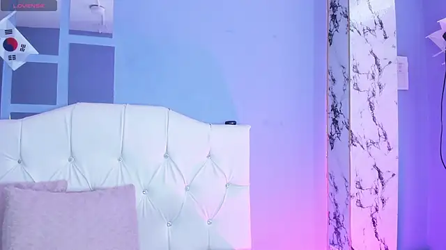 Snapshot of Sophia_xoxo1 chatting on June 17, 8:32 pm Sophia xoxo1 online show from June 17, 8:32 pm