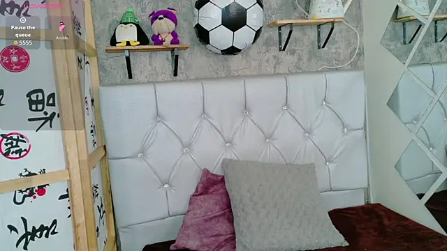 Snapshot of Sophia_xoxo1 chatting on July 21, 2:19 pm Sophia xoxo1 online show from July 21, 2:19 pm