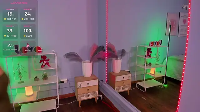 Rachel Wren online show from July 31, 7:35 pm