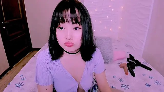 Akiko Yun online show from January 7, 11:45 am