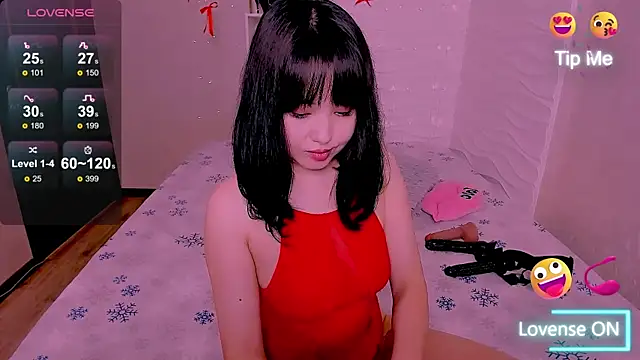 Akiko Yun online show from May 2, 12:10 pm