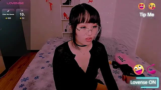 Akiko Yun online show from June 13, 12:41 am