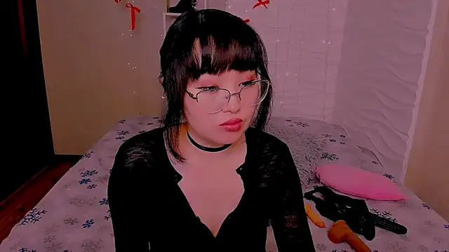 Akiko Yun online show from June 17, 12:46 am