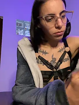Poison Ivy 29 online show from May 21, 9:33 pm