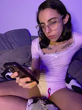 Poison Ivy 29 online show from July 13, 8:11 pm