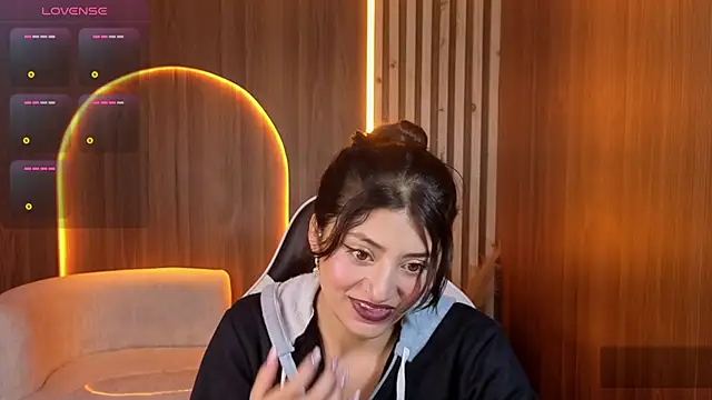 Lia queen tx online show from May 5, 3:03 am