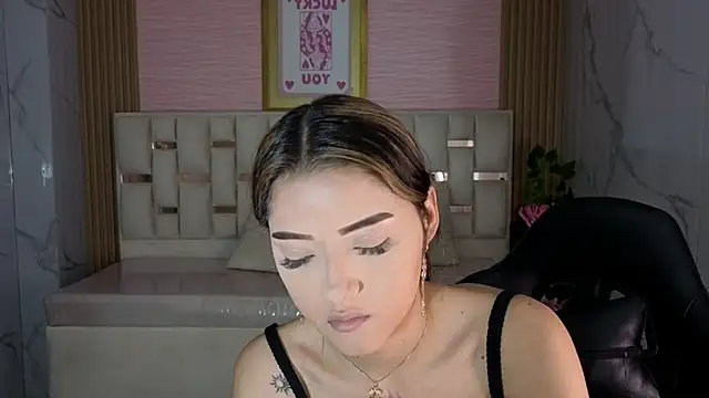 Snapshot of veronicaa_s chatting on May 28, 8:06 pm veronicaa s online show from May 28, 8:06 pm