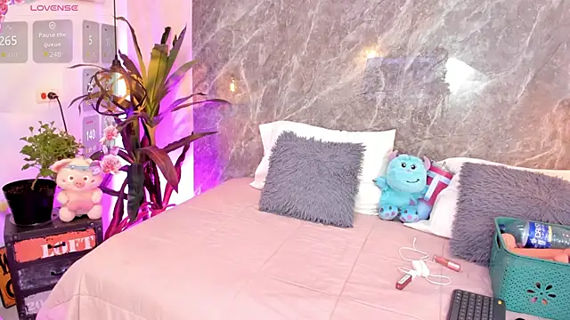 Snapshot of Megan_Stein chatting on June 19, 10:02 pm Megan Stein online show from June 19, 10:02 pm