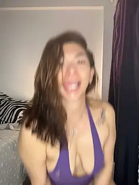 EmelyGigi online show from April 13, 6:35 pm