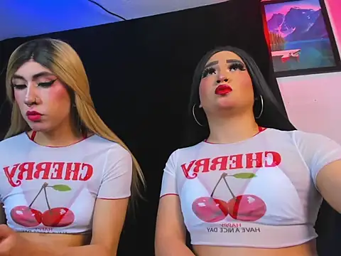 Snapshot of naughty_trans_dolls chatting on June 7, 9:51 pm naughty trans dolls online show from June 7, 9:51 pm